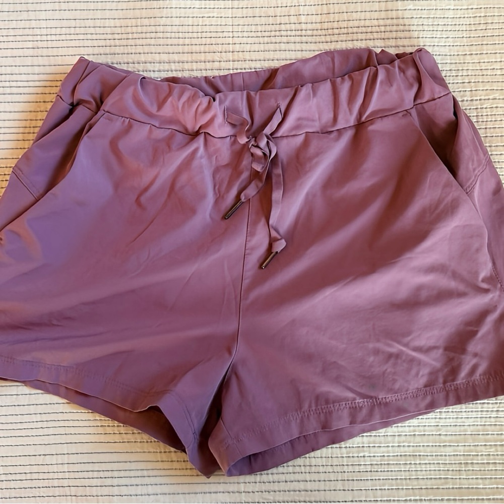 Women’s Relaxed Drawstring Shorts in Dusty Mauve